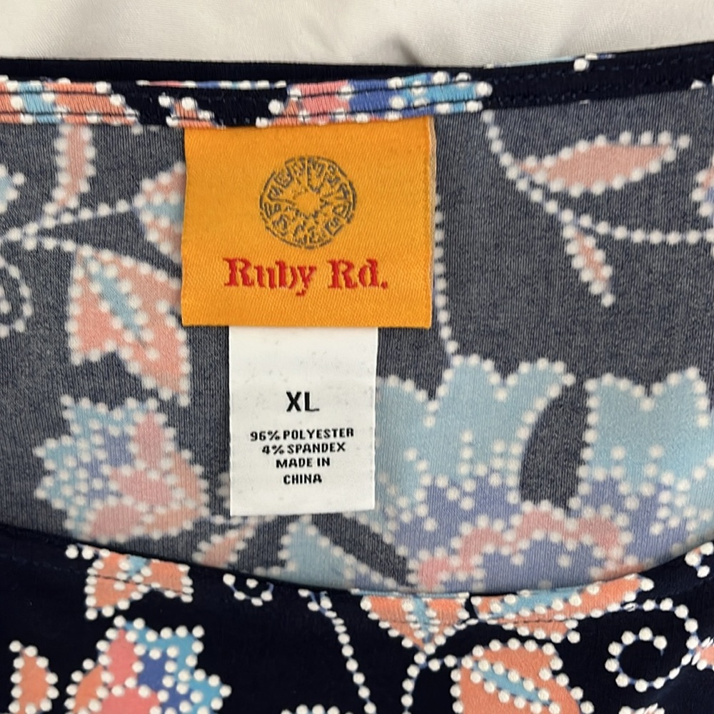 🌟🌟 EUC Ruby Rd. Top - Picture 7 of 8